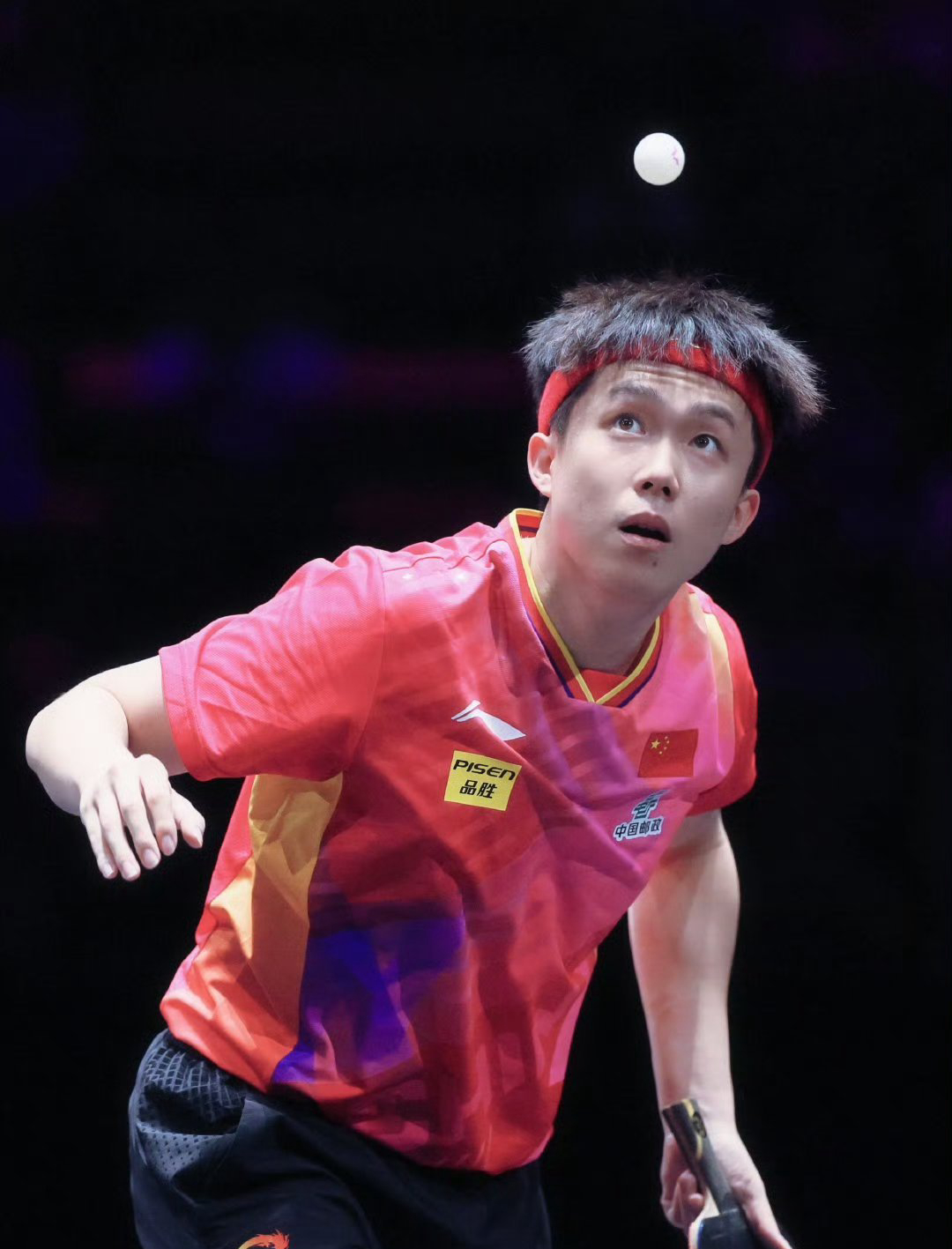 斗志昂扬!球员们在比赛中展现出顽强的拼搏精神 斗志昂扬!球员们在比赛中展现出顽强的拼搏精神