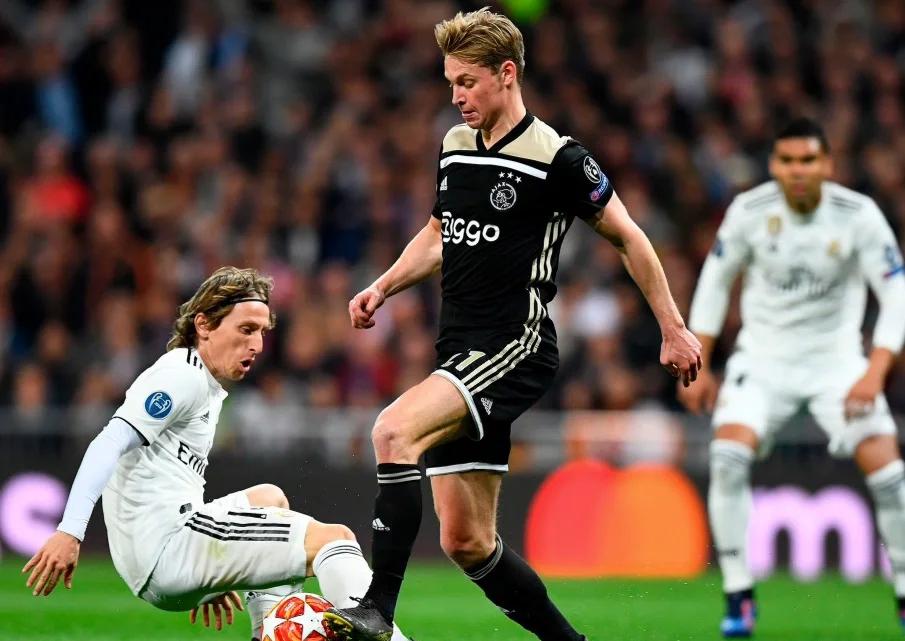 阿贾克斯客场取胜,晋级机会大增 阿贾克斯客场取胜,晋级机会大增